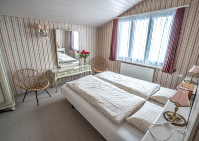 engelberg vacation rental apartment master bedroom with queen size bed